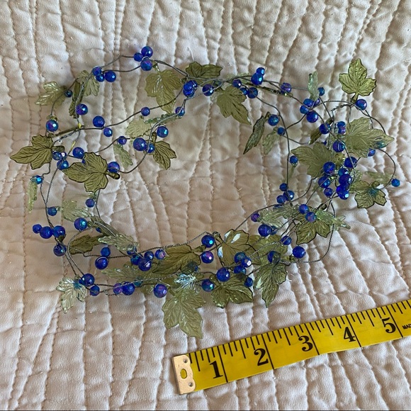 Vintage handmade beaded garland blueberries leaves - Picture 4 of 5